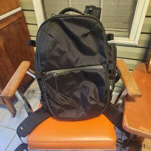 AER Travel Pack 3 Small 28L includes hip belt